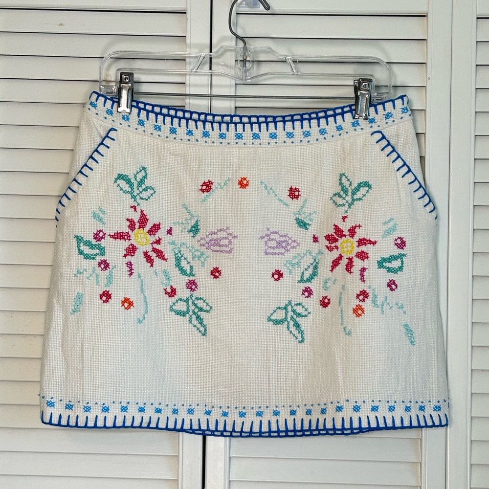 MOSCHINO Cross Stitch Floral 100% Linen Mini Skirt Ivory Blue Size 10 US Unlined